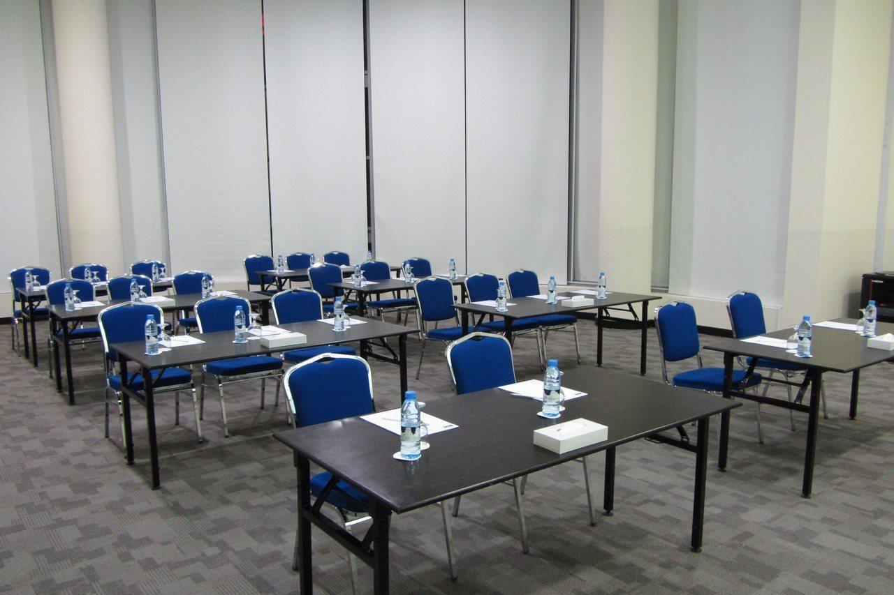 Tulip Hotel & Suites Manama Ngoại thất bức ảnh